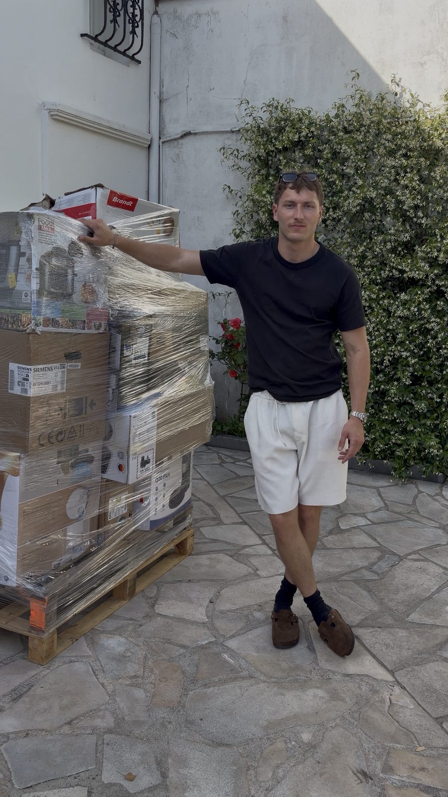 Une palette Amazon livrée, pour donner l'échelle